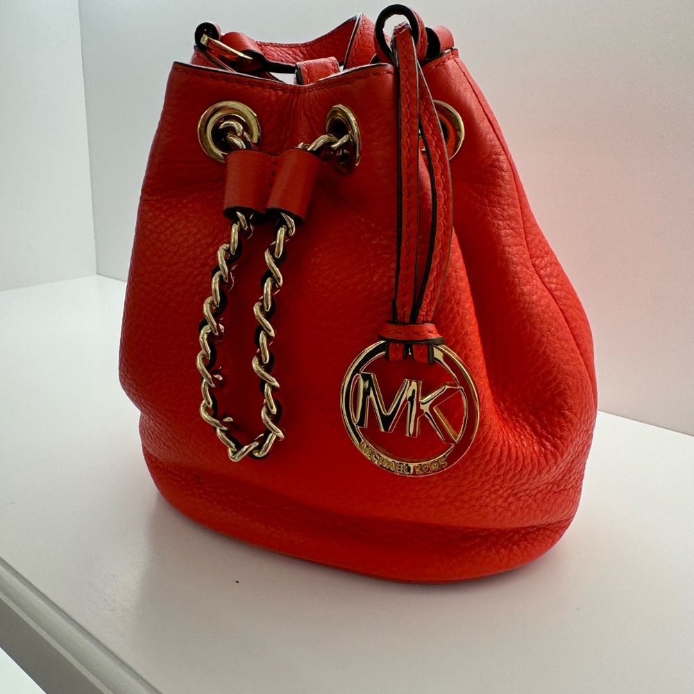 🧡 Orange Michael Kors bag with gold chains - Picture 1 of 4
